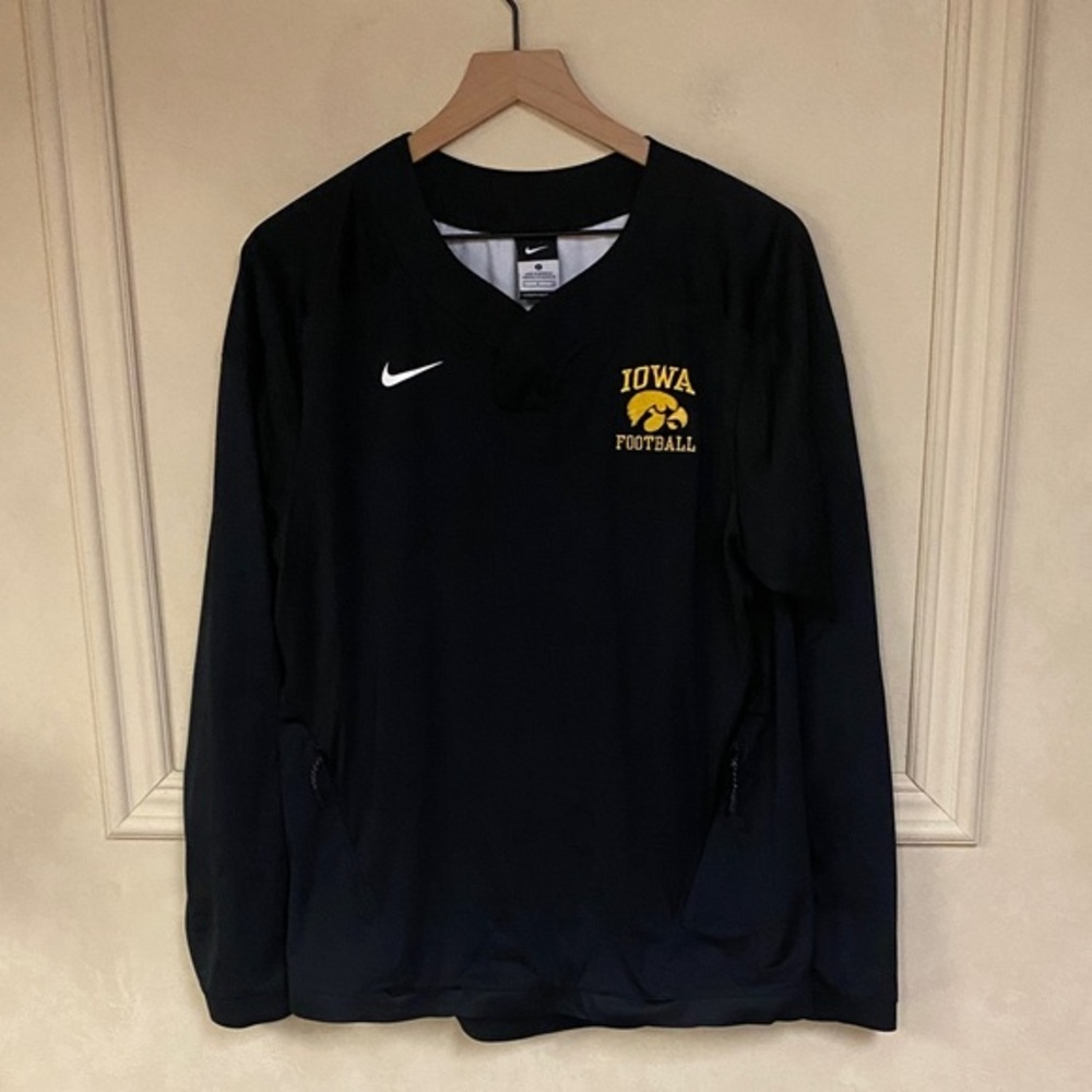 Nike Iowa Hawkeyes Football black v-neck pullover windbreaker On Field size S